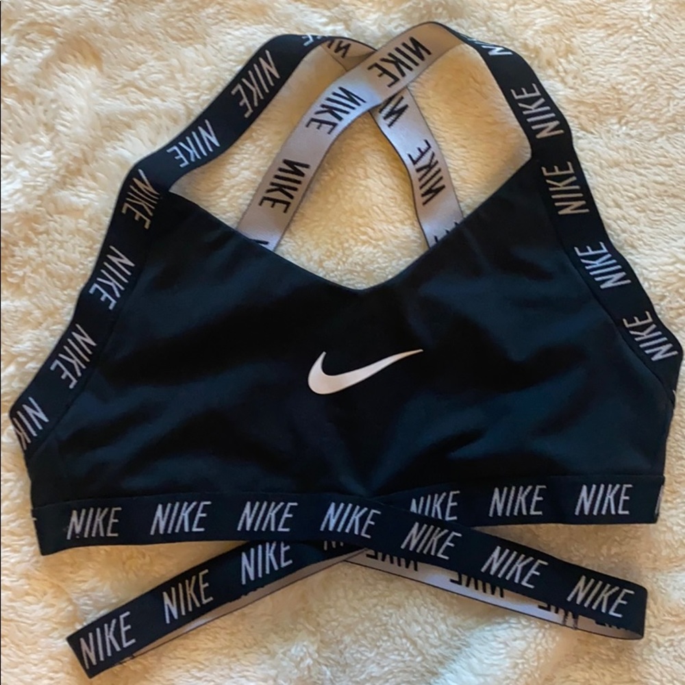 SOLD Nike Indy Logo Sports Bra - Picture 2 of 4